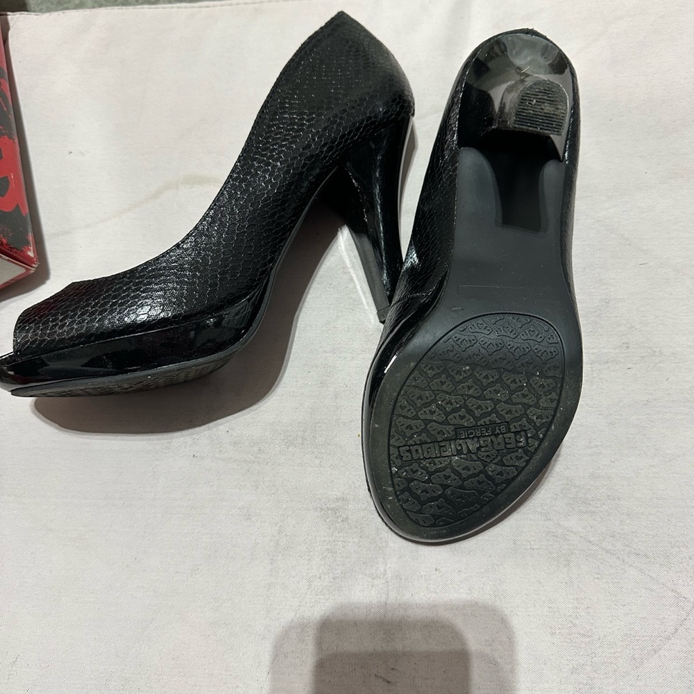 Open toe heels - Picture 2 of 3